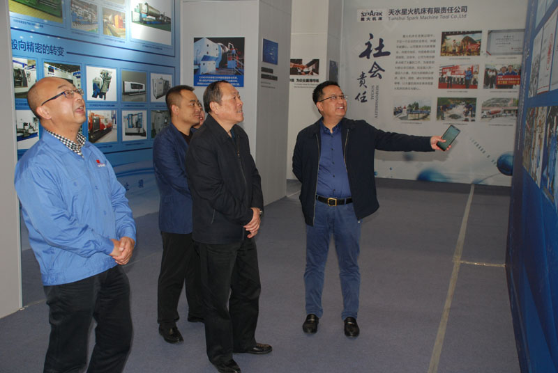 天水市總工會領導調研星火機床公司職工技能素質提升工作