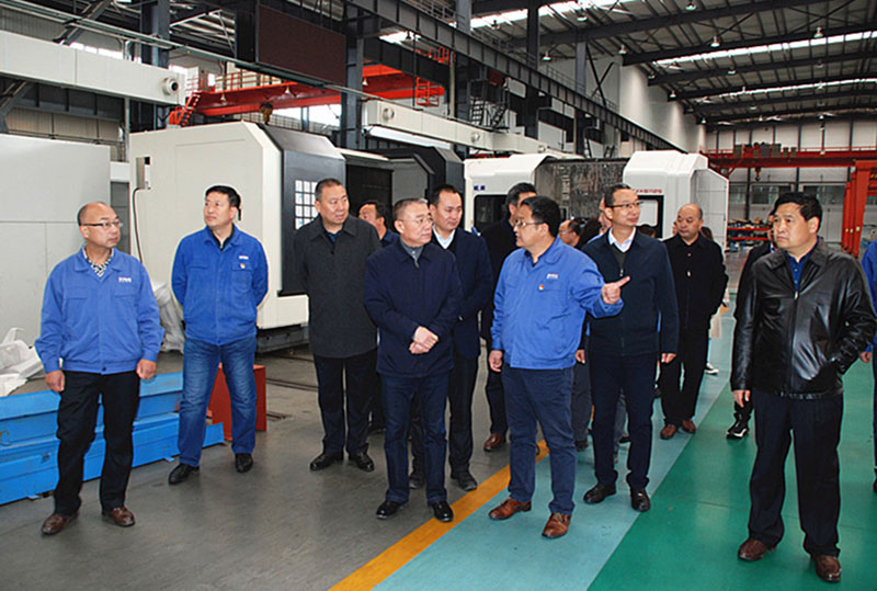 天水市委書記王銳來星火機床公司調研