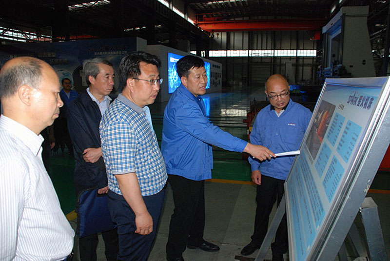 蘭州市工信局領(lǐng)導考察星火機床公司