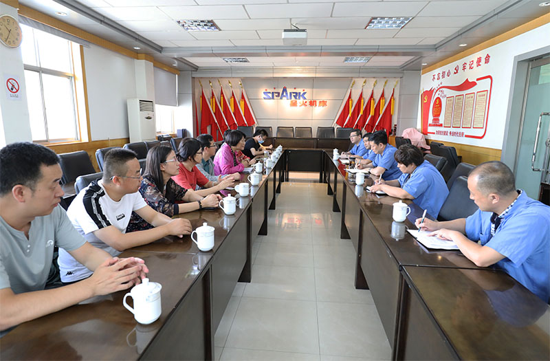 蘭州工業學院領導一行來星火機床公司參觀調研