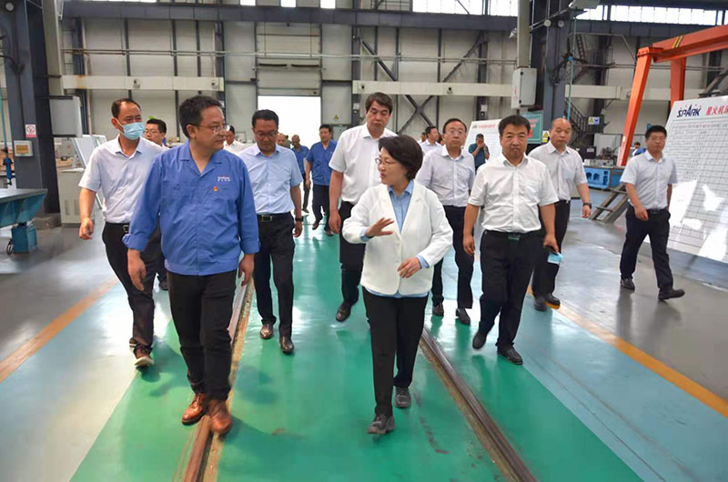 天水市委書記張永霞在星火機床公司調研