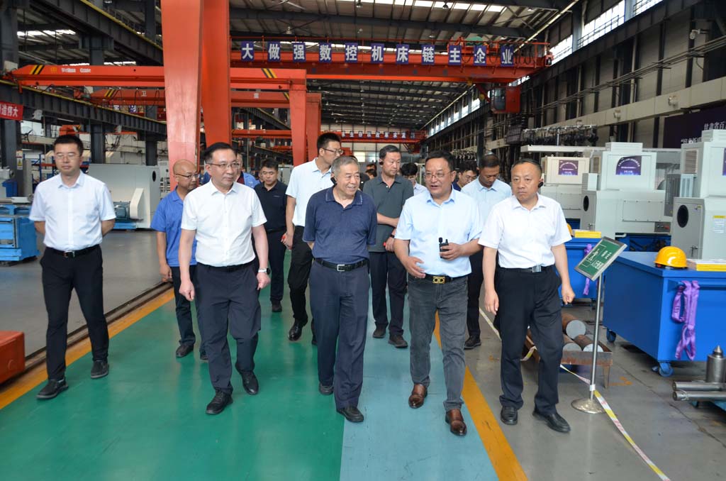 工信部裝備工業一司及產業發展促進中心等部門領導在甘肅星火智能數控機床公司調研